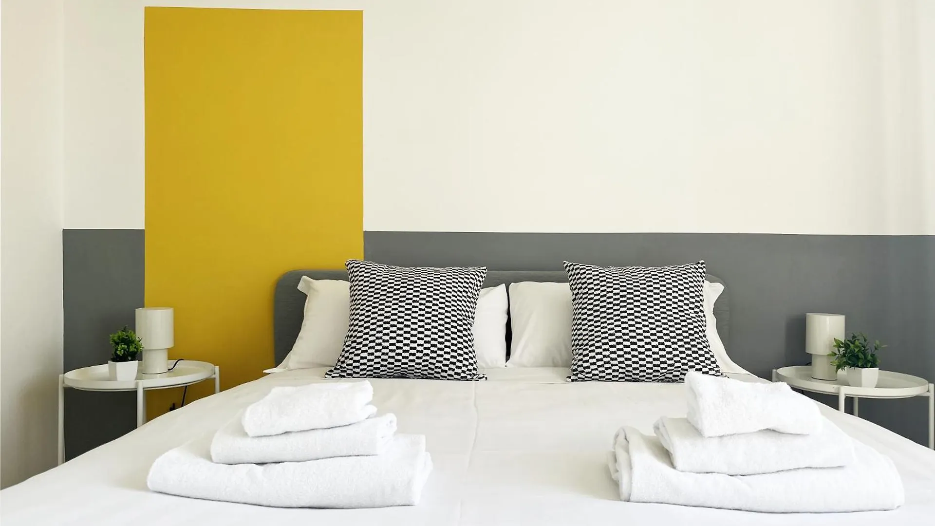 Yellow Sweet Home Rome 0*,  Italy