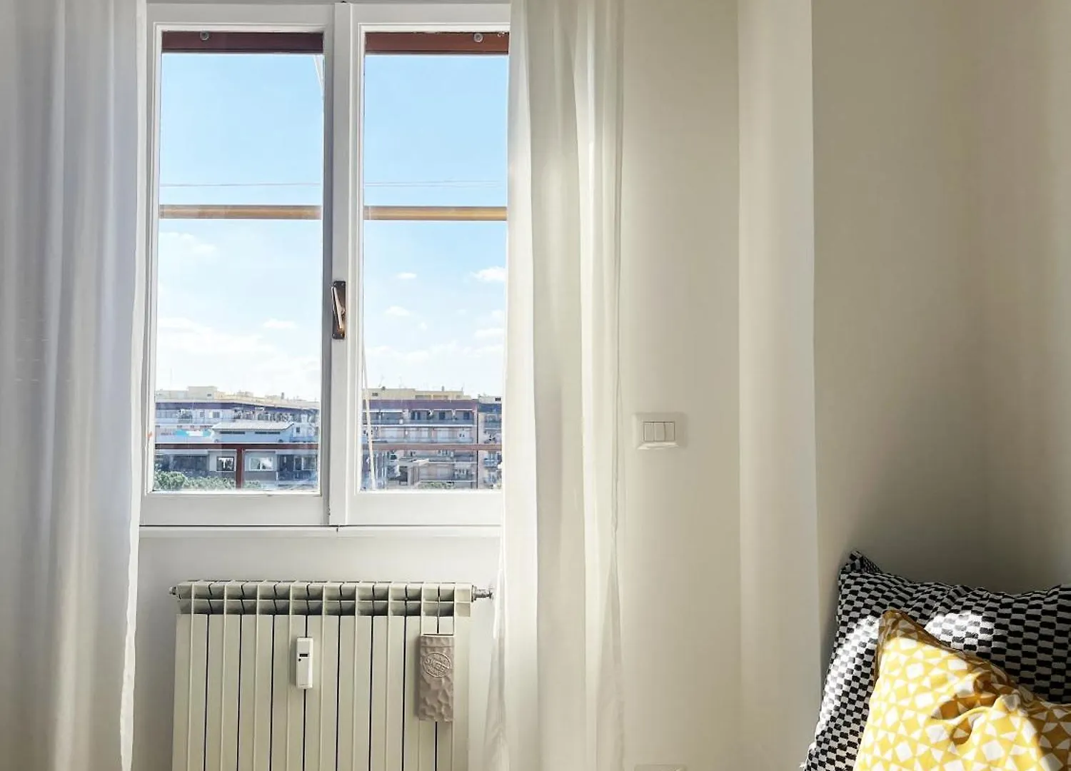 Apartment Yellow Sweet Home Rome