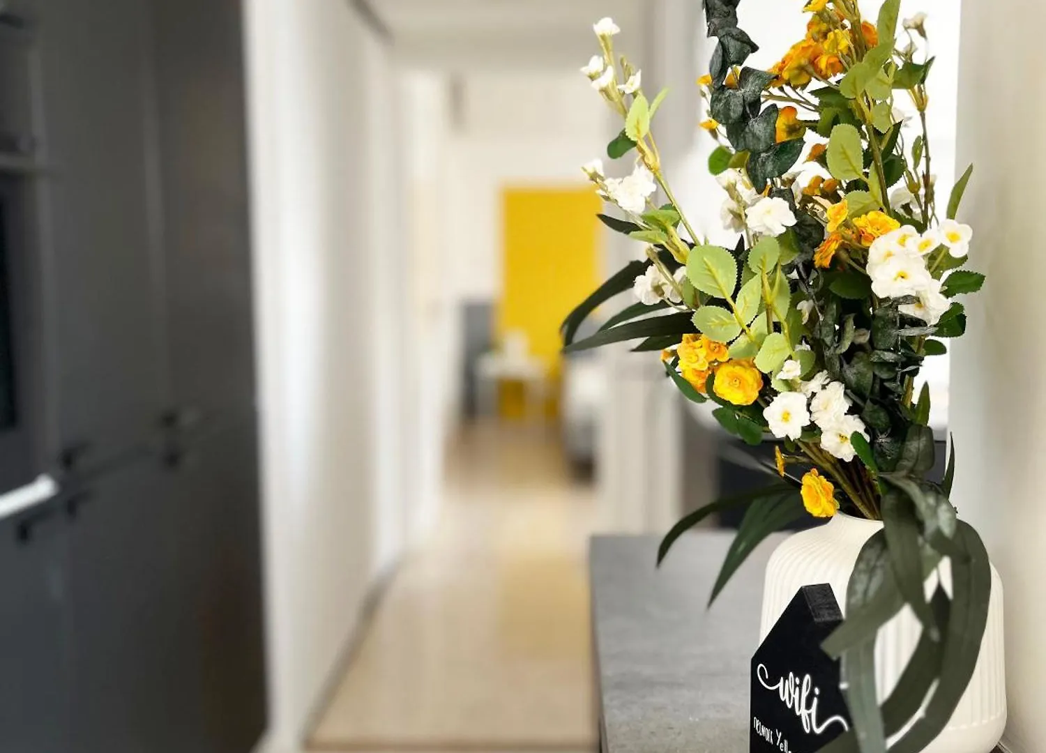 Apartment Yellow Sweet Home Rome