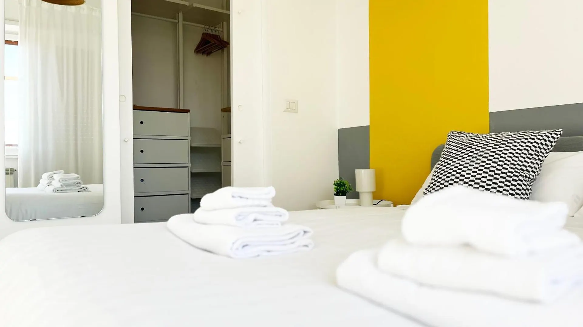 Yellow Sweet Home Rome